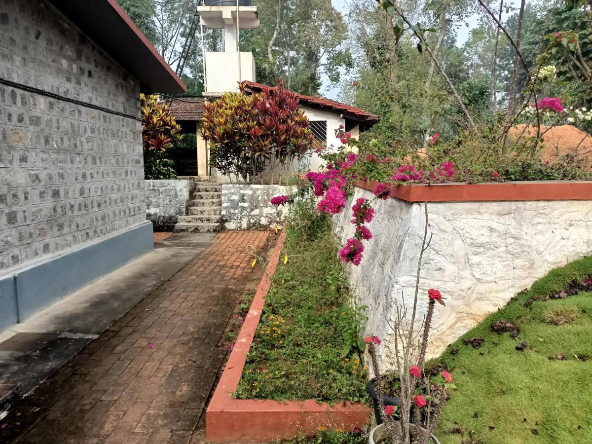Hotel Coorg Kolamotte Gonikoppal Zewnętrze zdjęcie